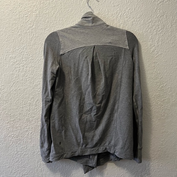 - Lululemon Coast Wrap Heathered Medium Grey - Picture 3 of 8